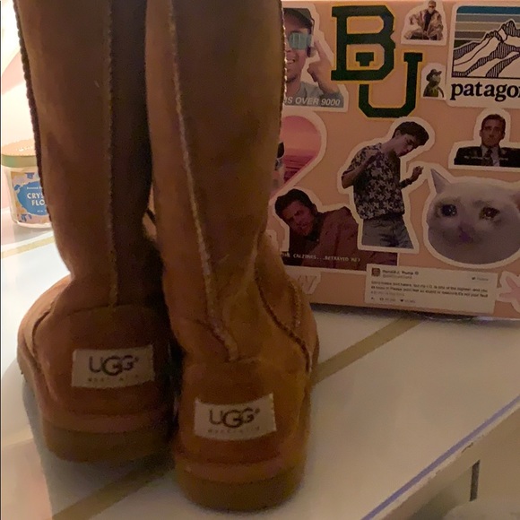 Ugg Kids Tall Boot - Picture 4 of 5